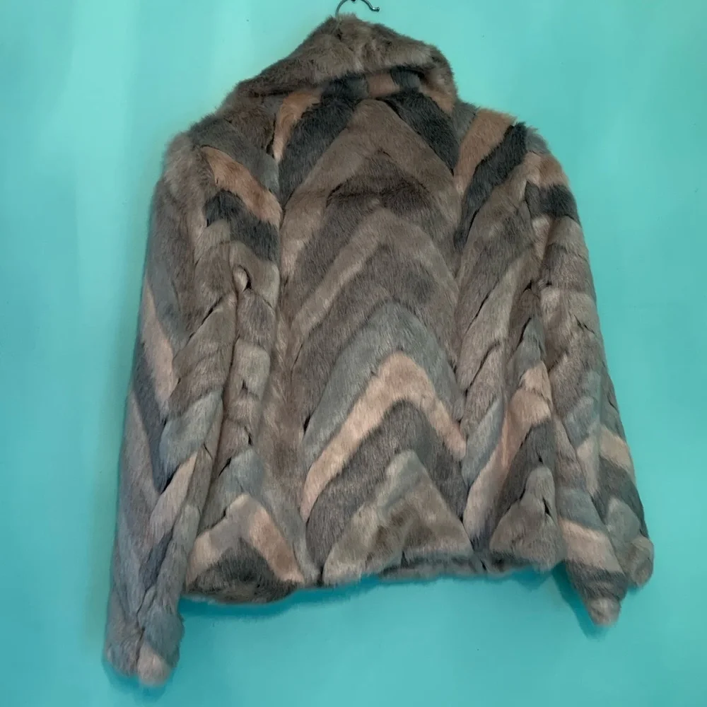 Trendy fuzzy jacket medium - Picture 4 of 9